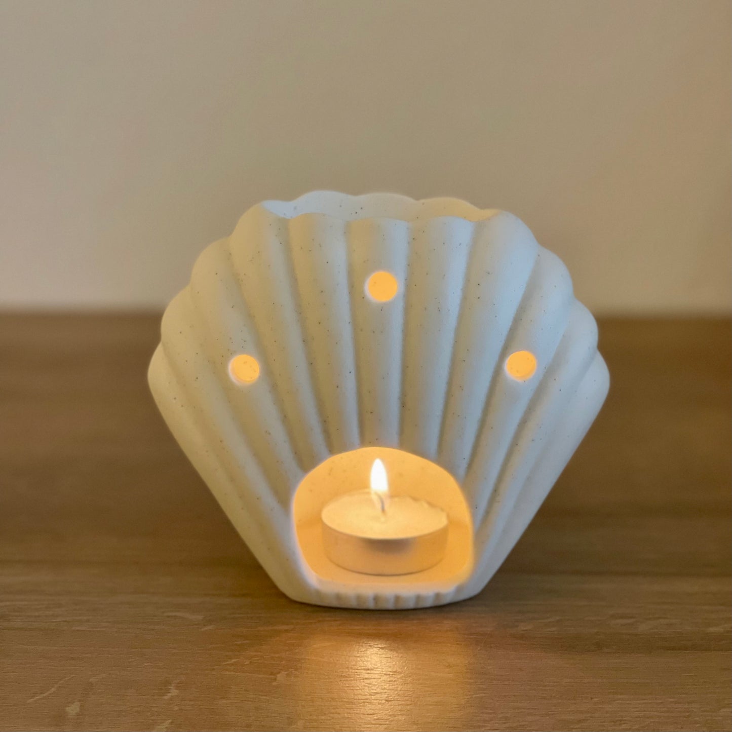 Seashell ceramic oil burner