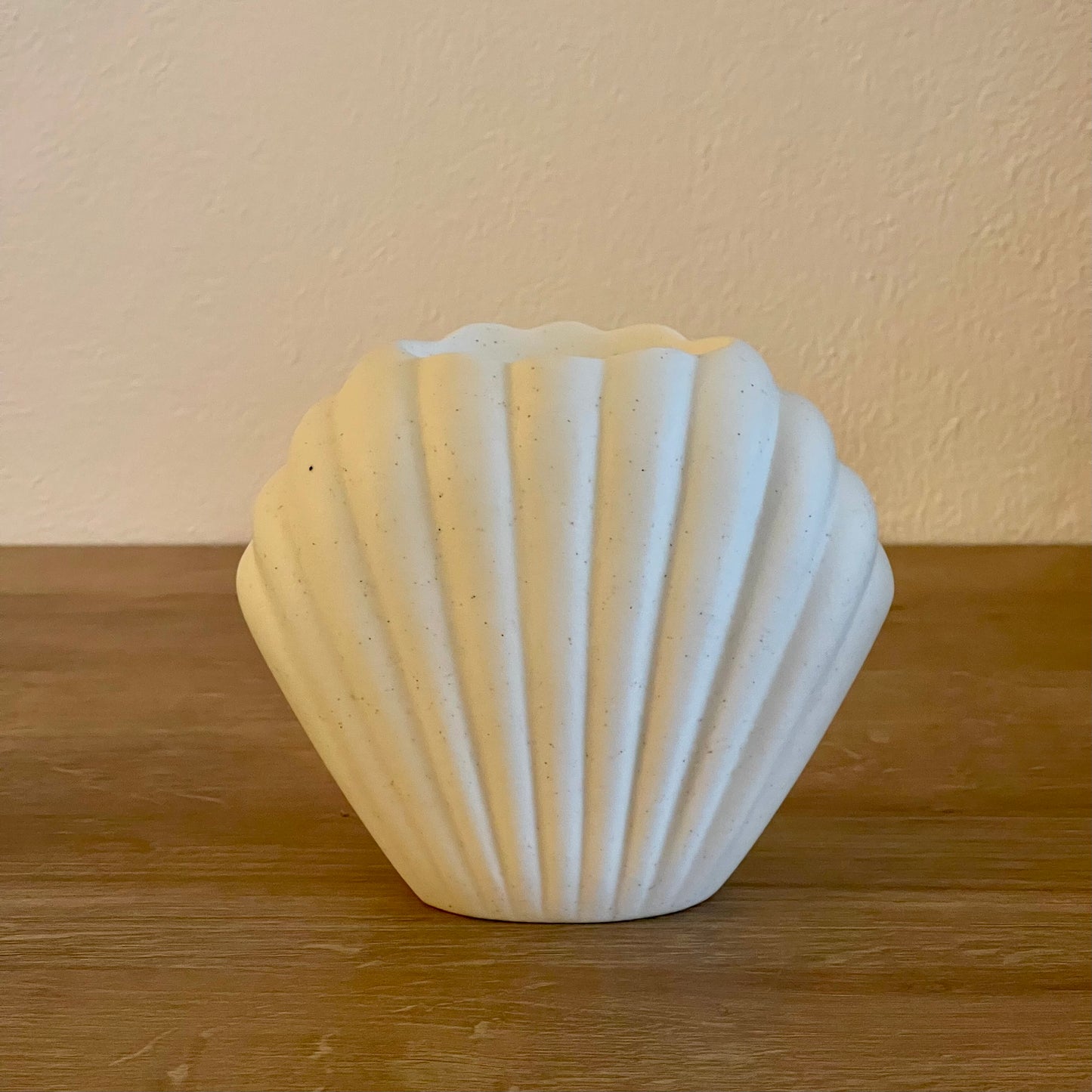 Seashell ceramic oil burner
