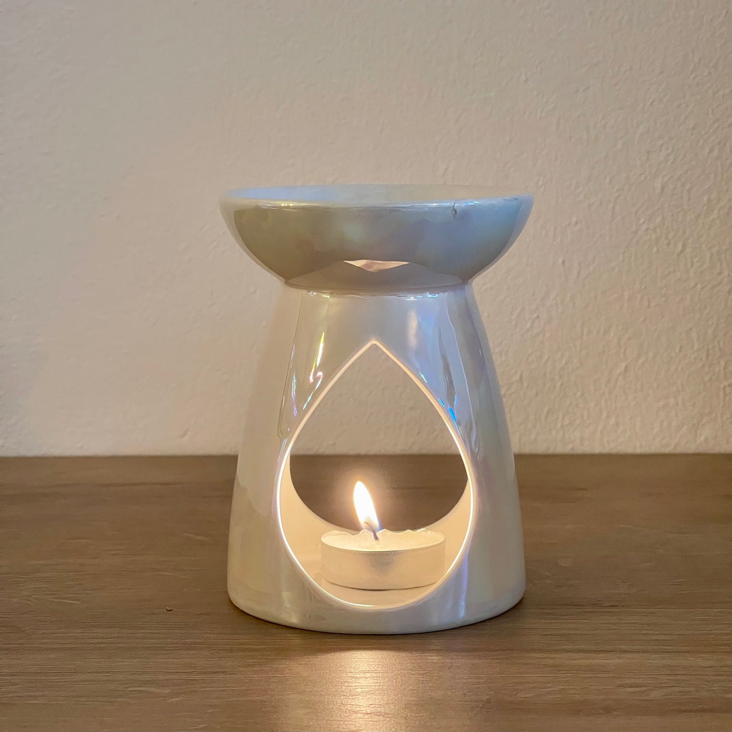 Teardrop lustre wax melt burner